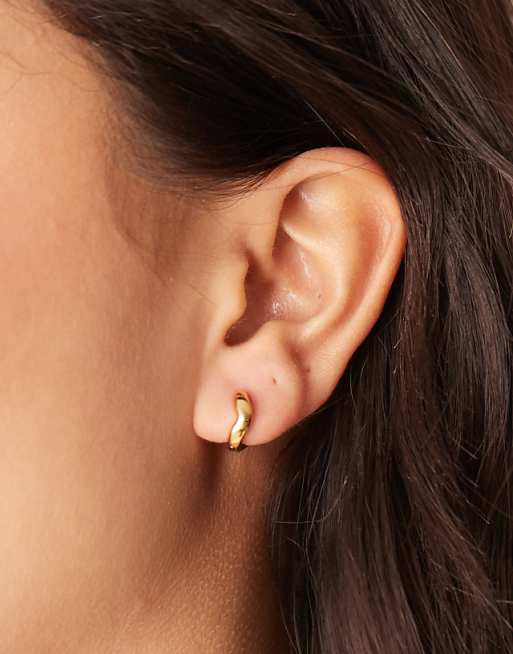 Orelia round wave huggie hoop earrings in 18k gold plated