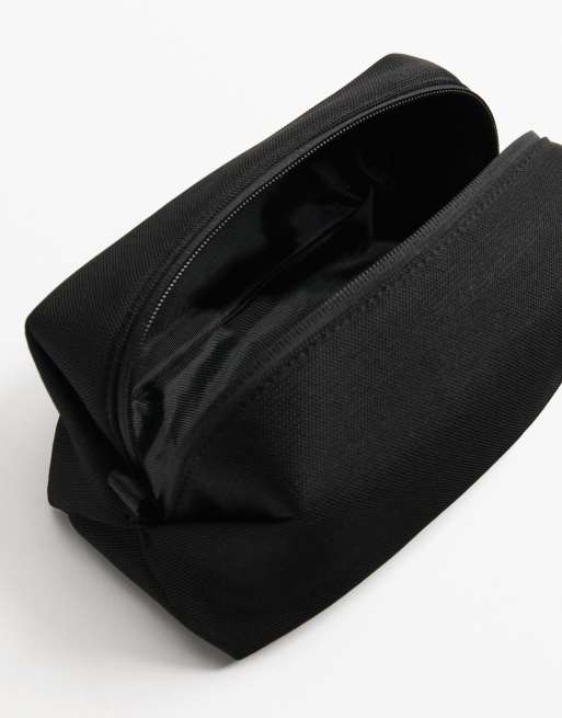 OYSHO Mesh Wash Bag In Black