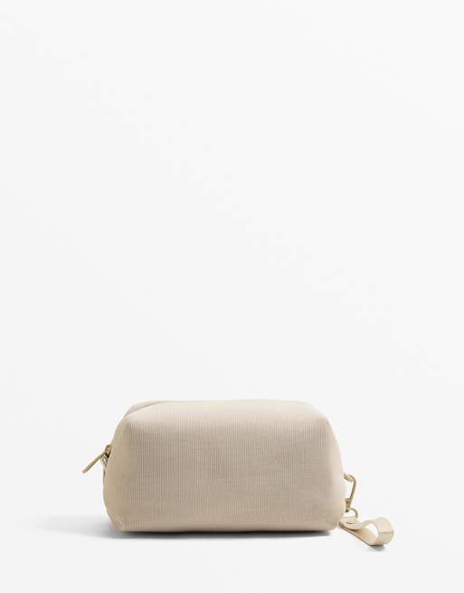 OYSHO Mesh wash bag in sand