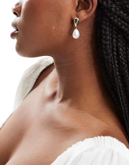 Petit Moments Liquid Pearl Drop Earrings In Gold
