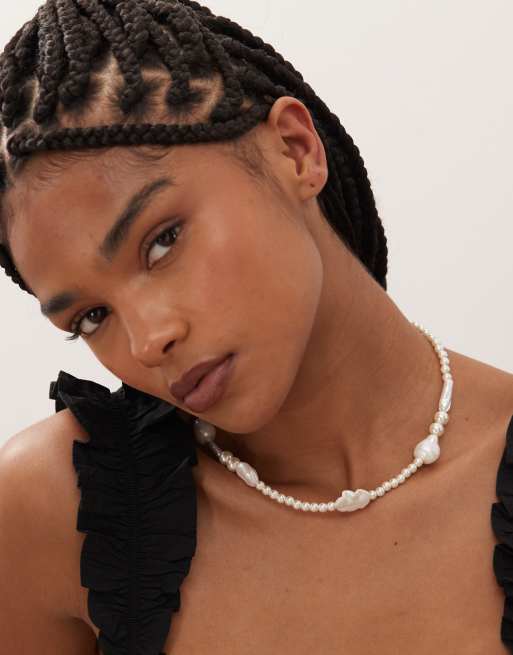 Petit Moments Statement Pearl Necklace In Gold