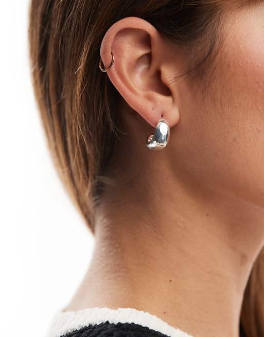 Pieces chunky hoops in silver