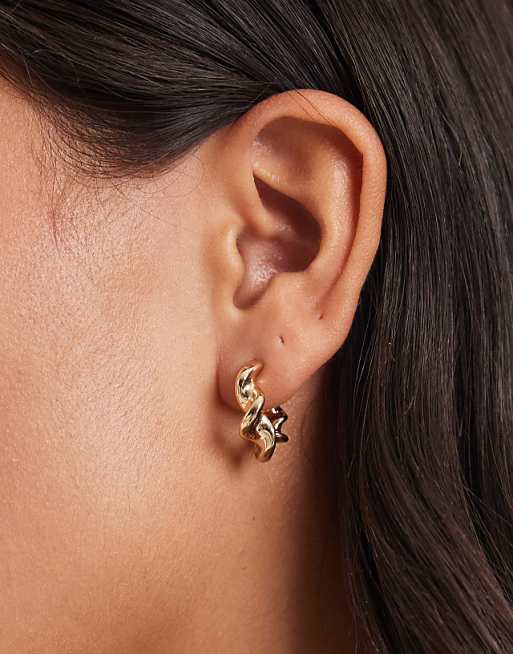 Pieces twist hoop earrings in gold tone