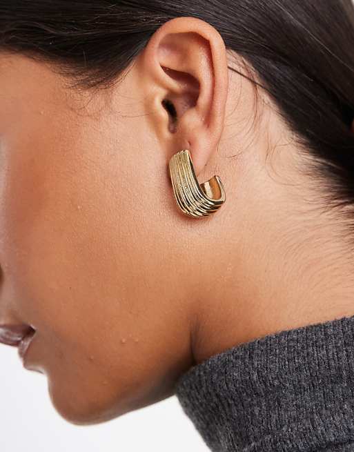Pieces vintage style ridge earrings in gold tone