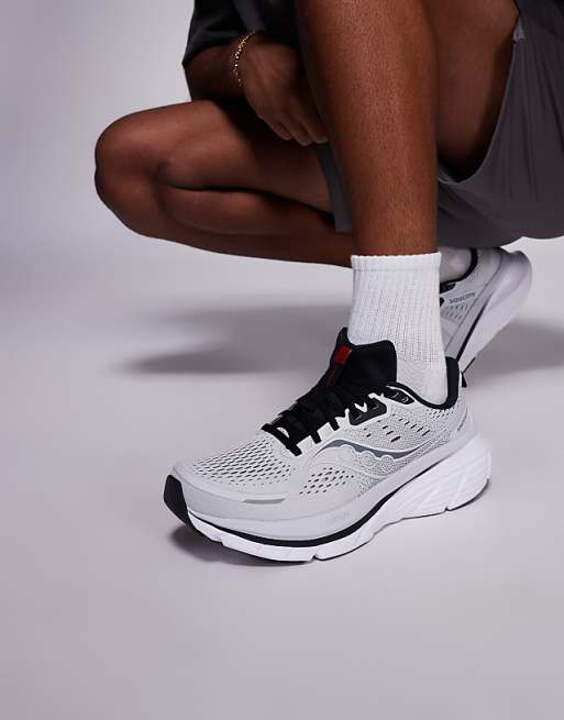 Saucony Guide 18 running trainers in cloud and black