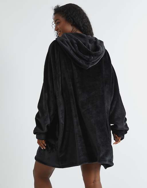 Skinnydip Skinnydip London Nightmare Before Christmas Embroidered Blanket Hoodie In Black