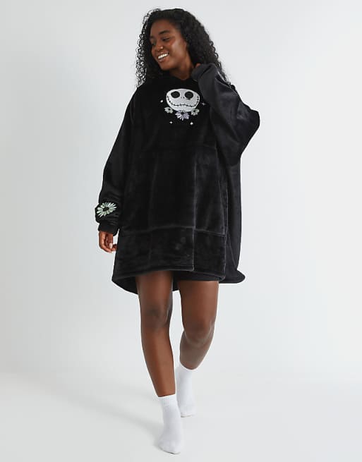 Skinnydip Skinnydip london nightmare before christmas embroidered blanket hoodie in black