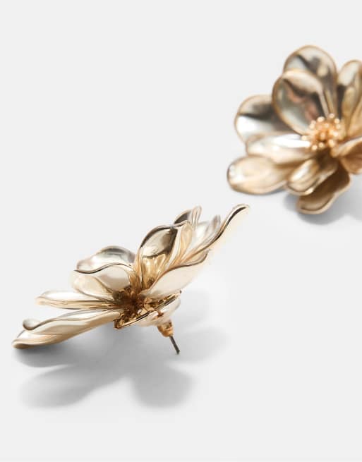 Stradivarius Flower Petal Earrings In Ecru