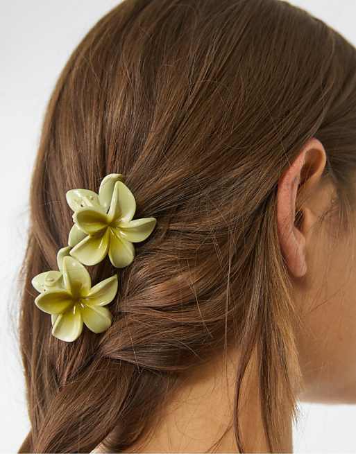Stradivarius Set of 3 floral hair clips in green