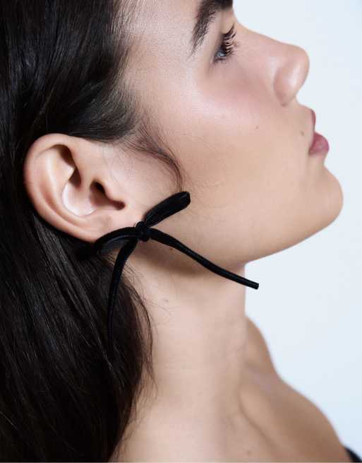 Stradivarius Velvet Bow Earrings In Black