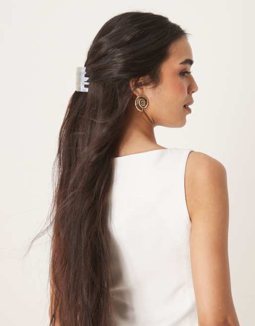 Sui Ava Fir Marble Mini Hair Claw In Blue