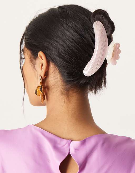 Sui Ava Helle Viola large hair claw in pink