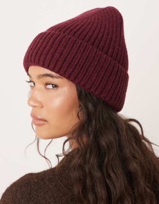 Sui Ava Nico Beanie In Bungundy