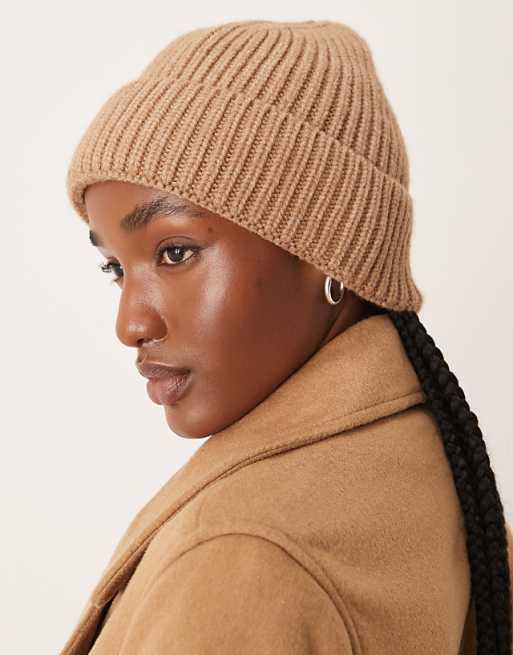 Sui Ava Nico beanie in camel