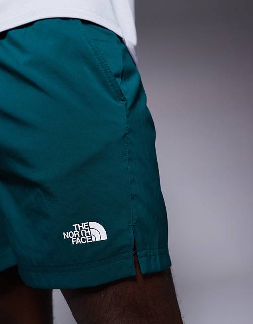 The North Face 24/7 5"" Logo Shorts In Dark Green