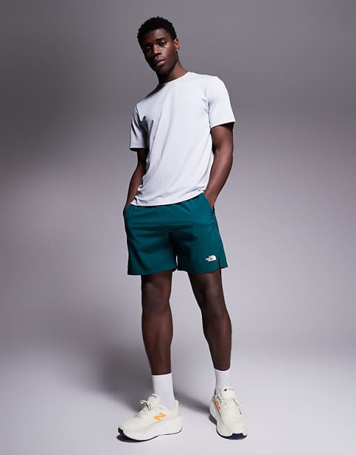 The North Face 24/7 7"""" logo shorts in green