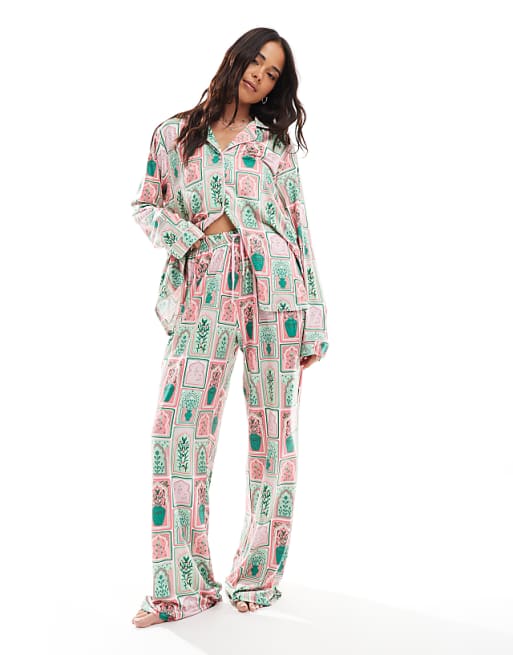 Threadbare Printed long button-through pyjama set in pale green