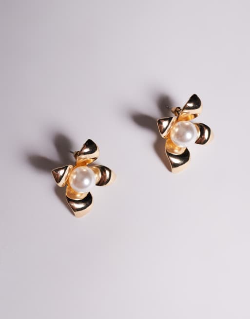 True Decadence Floral Stud Earrings With Pearl Detail In Gold