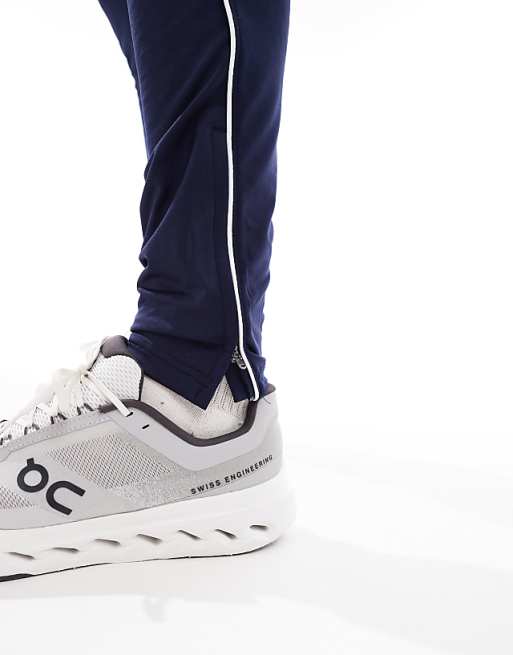 Under Armour Challenger Training Joggers In Midnight Navy And White