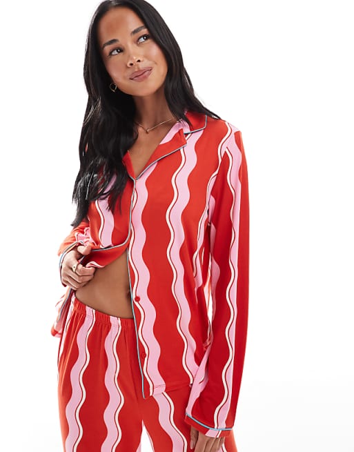 Urban Threads Christmas Long Sleeve Revere And Trouser Pyjama Set In Wavy Red Stripe