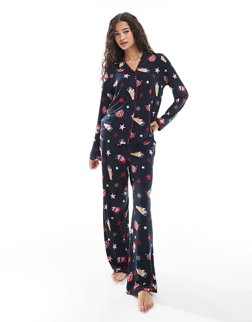 Urban Threads Christmas Long Sleeve Revere And Trouser Pyjama Set In Hot Chocolate Print In Navy