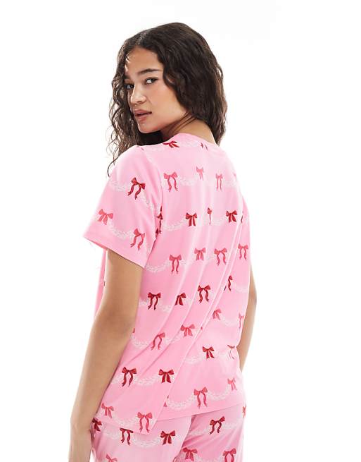 Urban Threads Christmas Short Sleeve Revere And Trouser Pyjama Set In Festive Bow Print