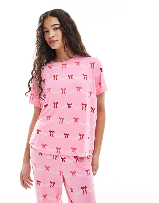Urban Threads Christmas Short Sleeve Revere And Trouser Pyjama Set In Festive Bow Print