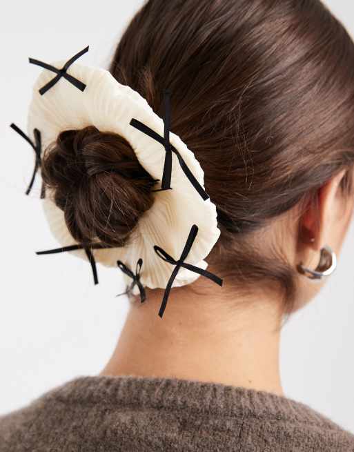 Vero Moda Bow Applique Scrunchie In Cream