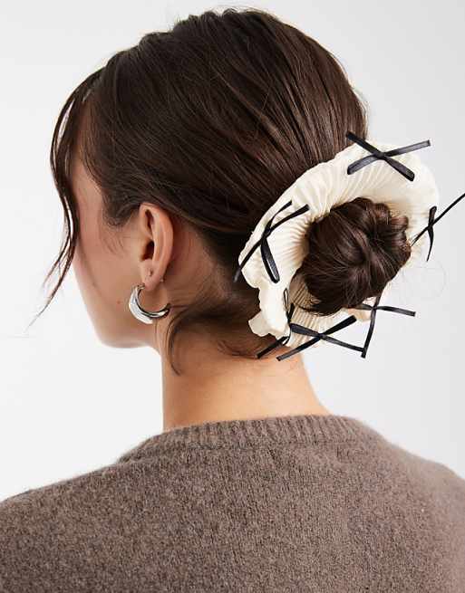 Vero Moda bow applique scrunchie in cream