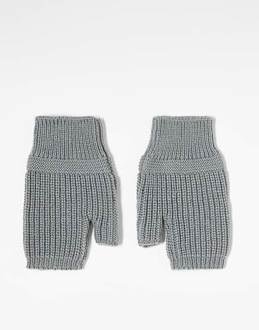 Weekday knitted mittens in grey